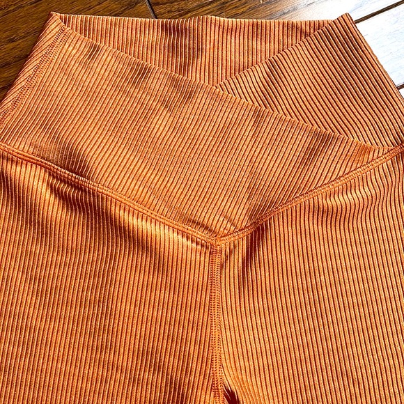 Offline by Aerie Hi-Rise Crossover Bike Short 7” in Apricot/Copper - Picture 3 of 5
